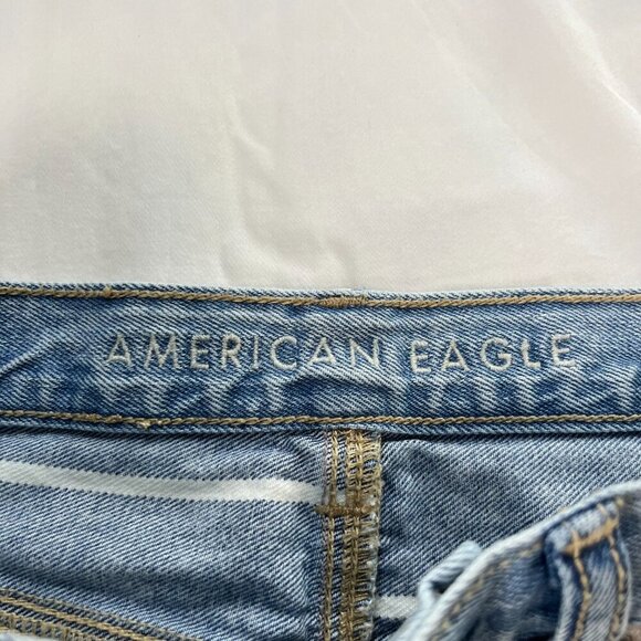 American Eagle Mom Jean Pinstripe High Waist Light Wash 100 Cotton Jeans | Sz 2L - Picture 4 of 8